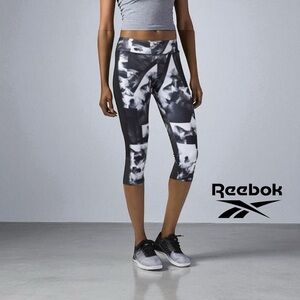NWOT, Reebok, Workout Ready Smoke Print
Capri, Medium, Black & White 🏃‍♀️‍➡️